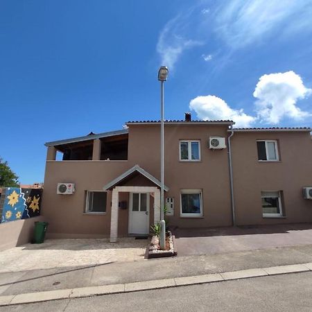Apartmani Amans プーラ エクステリア 写真