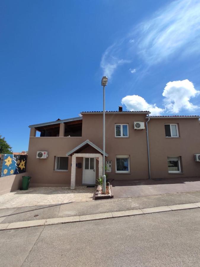 Apartmani Amans プーラ エクステリア 写真